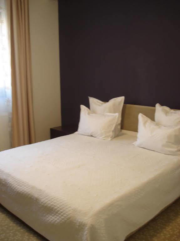 Eden Boutique Accommodation Bukarest Exterior foto